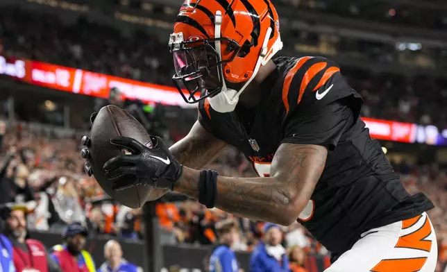 Cincinnati Bengals wide receiver Tee Higgins (5) makes a catch for a touchdown against the Denver Broncos during the second half of an NFL football game in Cincinnati, Saturday, Dec. 28, 2024. (AP Photo/Jeff Dean)