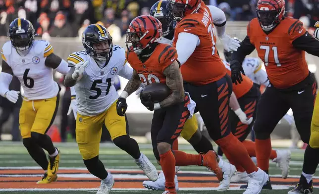 Cincinnati Bengals running back Chase Brown runs the ball during the second half of an NFL football game against the Pittsburgh Steelers, Sunday, Dec. 1, 2024, in Cincinnati. (AP Photo/Joshua A. Bickel)