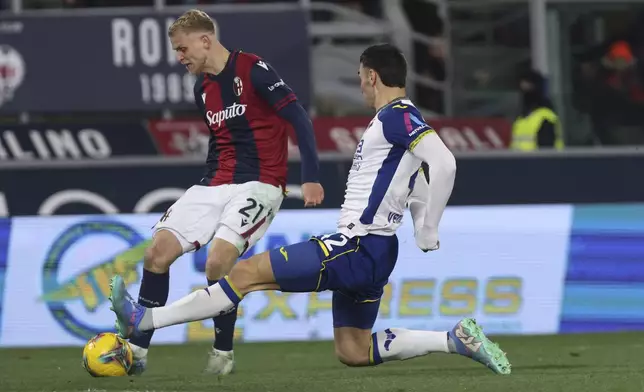 Bologna's Jens Odgaard, left, and Verona's Diego Coppola in action during the Serie A soccer match between Bologna and Hellas Verona at Renato Dall'Ara Stadium, Bologna, Italy, Monday, Dec. 30, 2024. (Michele Nucci/LaPresse via AP)