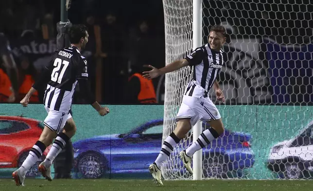 PAOK's Fedor Chalov, right, celebrates after scoring the third goal against Ferencvaros during the Europa League opening phase soccer match between PAOK and Ferencvaros at Toumpa stadium, in Thessaloniki, Greece, Thursday, Dec. 12, 2024. (AP Photo/Giannis Papanikos)