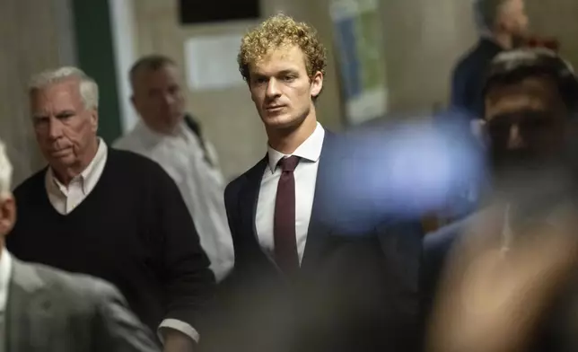 Daniel Penny arrives at the courtroom from a break in New York, Tuesday, Dec. 3, 2024. (AP Photo/Yuki Iwamura)