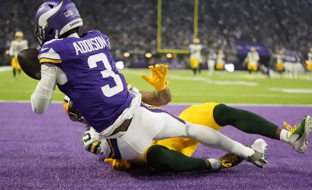 Green Bay Packers' Keisean Nixon breaks up a pass intended for Minnesota Vikings' Jordan Addison during the first half of an NFL football game Sunday, Dec. 29, 2024, in Minneapolis. (AP Photo/Abbie Parr)