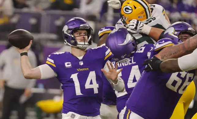 Minnesota Vikings' Sam Darnold throws during the first half of an NFL football game against the Green Bay Packers Sunday, Dec. 29, 2024, in Minneapolis. (AP Photo/Bruce Kluckhohn)