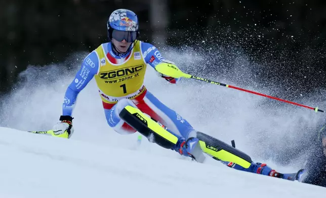 France's Clement Noel speeds down the course during an alpine ski, men's World Cup slalom, in Alta Badia, Italy, Monday, Dec. 23, 2024. (AP Photo/Alessandro Trovati)