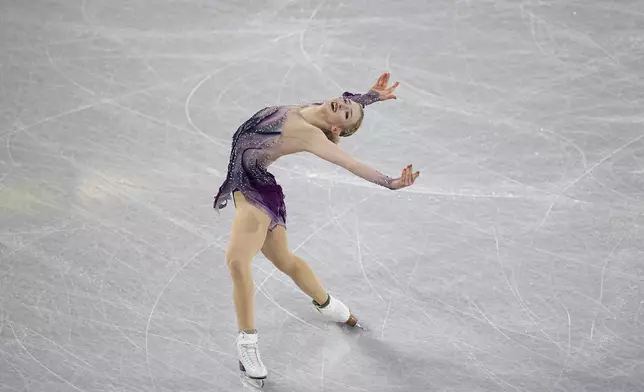 Amber Glenn, of the United States, competes in the women's free skating segment at the ISU Grand Prix Finals of Figure Skating, Saturday, Dec. 7, 2024, in Grenoble, France. (AP Photo/Laurent Cipriani)