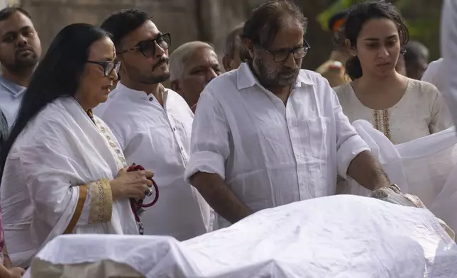 Indian actress Ila Arun, left, pay homage to Shyam Benegal, a renowned Indian filmmaker who passed away on Monday, during Benegal's funeral in Mumbai, India, Tuesday, Dec. 24, 2024. (AP Photo/Rafiq Maqbool)