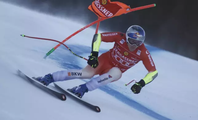 Switzerland's Marco Odermatt speeds down the course during an alpine ski, men's World Cup Super G race, in Bormio, Italy, Sunday, Dec. 29, 2024. (AP Photo/Gabriele Facciotti)