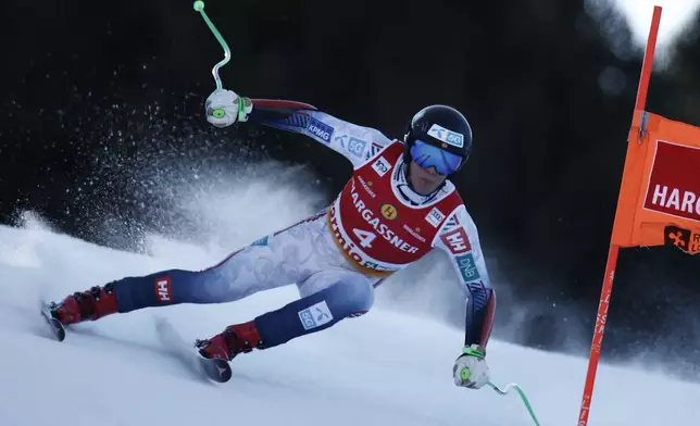 Norway's Fredrik Moeller speeds down the course during an alpine ski, men's World Cup Super G race, in Bormio, Italy, Sunday, Dec. 29, 2024. (AP Photo/Gabriele Facciotti)