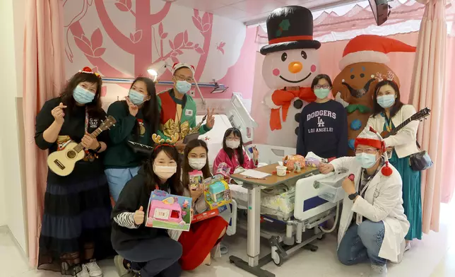 Hospital Authority healthcare staff celebrate Christmas with paediatric patients  Source: HKSAR Government Press Releases