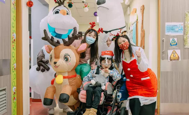 Hospital Authority healthcare staff celebrate Christmas with paediatric patients  Source: HKSAR Government Press Releases