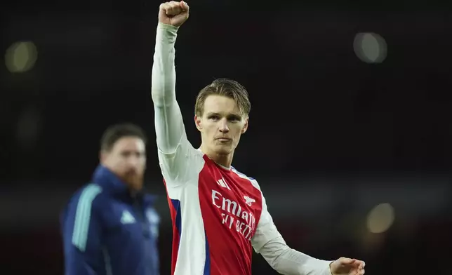 Arsenal's Martin Odegaard celebrates at the end of the English Premier League soccer match between Arsenal and Manchester United at Emirates stadium in London, Wednesday, Dec. 4, 2024. (AP Photo/Kirsty Wigglesworth)