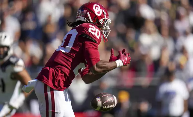 Oklahoma running back Sam Franklin drops a pass against Navy during the first half of the Armed Forces Bowl NCAA college football game, Friday, Dec. 27, 2024, in Fort Worth, Texas. (AP Photo/Julio Cortez)