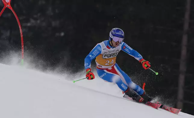 France's Leo Anguenot speeds down the course during an alpine ski, men's World Cup giant slalom, in Alta Badia, Italy, Sunday, Dec. 22, 2024. (AP Photo/Alessandro Trovati)