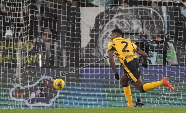 Inter Milan's Denzel Dumfries celebrates after scoring his side's fourth goal during the Italian Serie A soccer match between Lazio and Inter at Rome's Olympic Stadium, Rome, Italy, Monday, Dec. 16, 2024. (AP Photo/Gregorio Borgia)