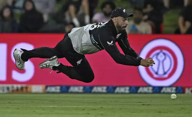 New Zealand's Daryl Mitchell attempts to make a catch, during the second Twenty20 international cricket match between New Zealand and Sri Lanka at Mt. Maunganui, New Zealand Monday, Dec. 30, 2024. (Andrew Cornaga/Photosport via AP)