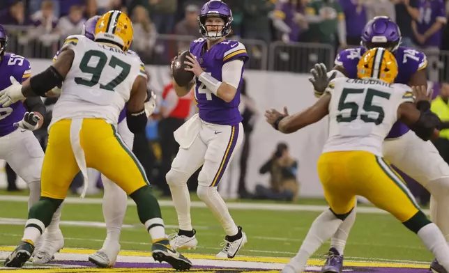 Minnesota Vikings' Sam Darnold looks to throw during the first half of an NFL football game against the Green Bay Packers Sunday, Dec. 29, 2024, in Minneapolis. (AP Photo/Bruce Kluckhohn)