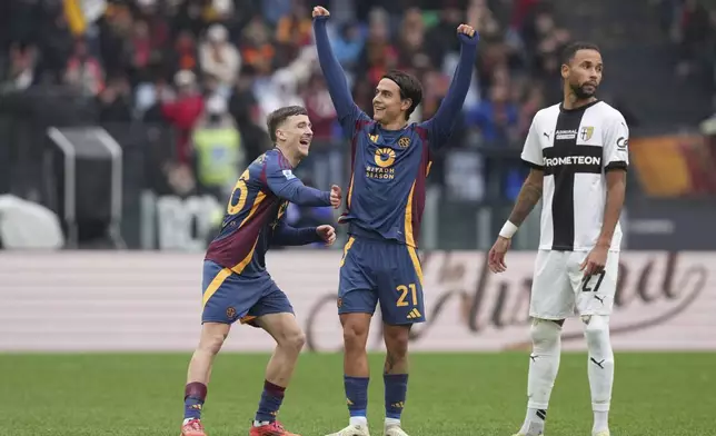 Roma's Paulo Dybala, center, celebrates after scoring his side's third goal during the Italian Serie A soccer match between Roma and Parma at Rome's Olympic stadium, Sunday Dec. 22, 2024. (Alfredo Falcone/LaPresse via AP)