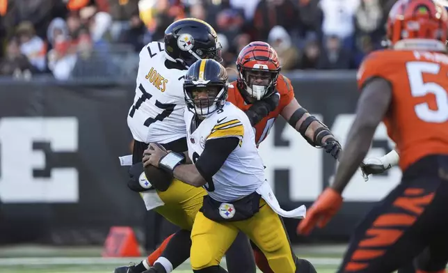 Pittsburgh Steelers quarterback Russell Wilson (3) looks for an open receiver during the second half of an NFL football game against the Cincinnati Bengals, Sunday, Dec. 1, 2024, in Cincinnati. (AP Photo/Joshua A. Bickel)