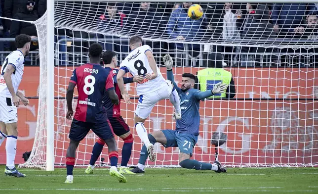 Atalanta's midfielder Mario Pasalic shoots at the goal during the Serie A soccer match between Cagliari Calcio and Atalanta at the Unipol Domus in Cagliari, Italy, Saturday, Dec. 14, 2024. (Gianluca Zuddas/LaPresse via AP)