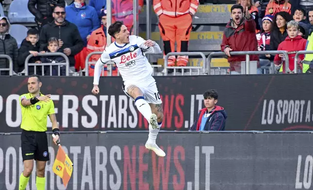 Atalanta's streaker Nicolò Zaniolo celebrates after scoring his side's first goal during the Serie A soccer match between Cagliari Calcio and Atalanta at the Unipol Domus in Cagliari, Italy, Saturday, Dec. 14, 2024. (Gianluca Zuddas/LaPresse via AP)