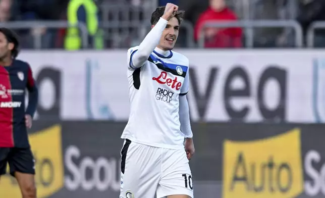 Atalanta's streaker Nicolò Zaniolo celebrates after scoring his side's first goal during the Serie A soccer match between Cagliari Calcio and Atalanta at the Unipol Domus in Cagliari, Italy, Saturday, Dec. 14, 2024. (Gianluca Zuddas/LaPresse via AP)