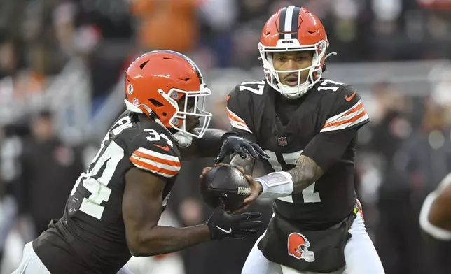 Cleveland Browns quarterback Dorian Thompson-Robinson (17) hands the football to running back Jerome Ford (34) during the first half of an NFL football game against the Miami Dolphins Sunday, Dec. 29, 2024, in Cleveland. (AP Photo/David Richard)