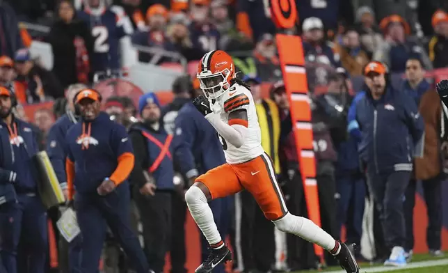 Cleveland Browns wide receiver Jerry Jeudy runs downfield during the first half of an NFL football game against the Denver Broncos, Monday, Dec. 2, 2024, in Denver. (AP Photo/David Zalubowski)