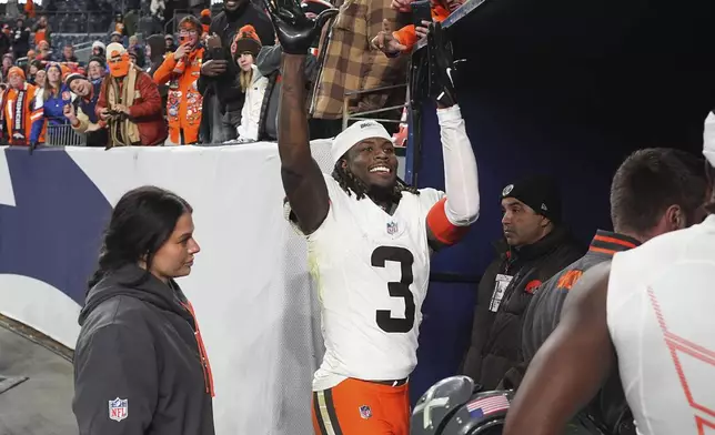 Cleveland Browns wide receiver Jerry Jeudy waves to fans as he exits the field after an NFL football game against his former team, the Denver Broncos, Monday, Dec. 2, 2024, in Denver. (AP Photo/David Zalubowski)