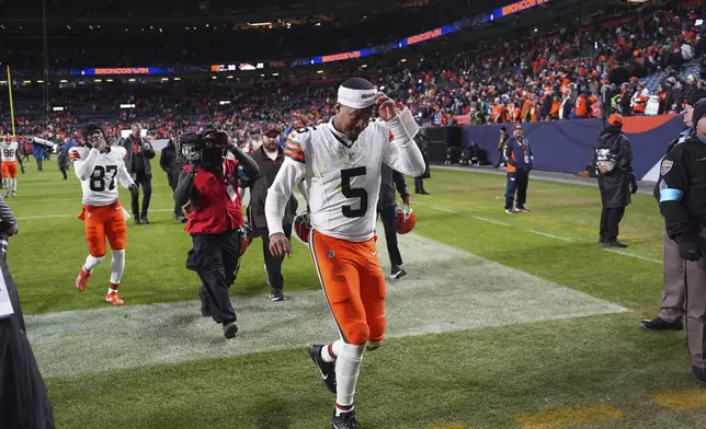 Cleveland Browns quarterback Jameis Winston heads off the field after an NFL football game against the Denver Broncos Monday, Dec. 2, 2024, in Denver. (AP Photo/David Zalubowski)