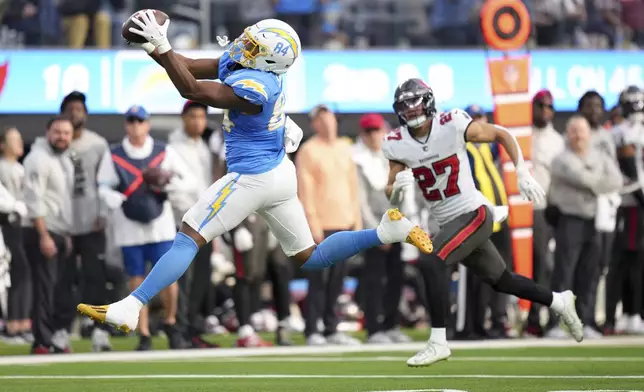 Los Angeles Chargers tight end Stone Smartt (84) makes a catch during the first half of an NFL football game against the Tampa Bay Buccaneers, Sunday, Dec. 15, 2024, in Inglewood, Calif. (AP Photo/Eric Thayer)