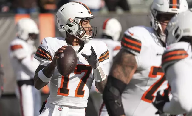 Cleveland Browns quarterback Dorian Thompson-Robinson (17) warms up before an NFL football game against the Cincinnati Bengals, Sunday, Dec. 22, 2024, in Cincinnati. (AP Photo/Joshua A. Bickel)