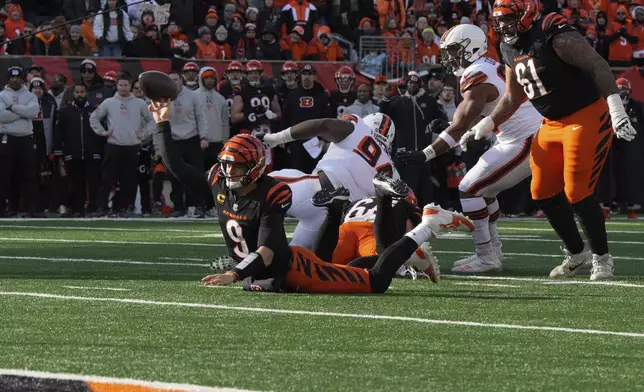 Cincinnati Bengals quarterback Joe Burrow (9) throws for a touchdown during the first half of an NFL football game against the Cleveland Browns, Sunday, Dec. 22, 2024, in Cincinnati. (AP Photo/Jeff Dean)