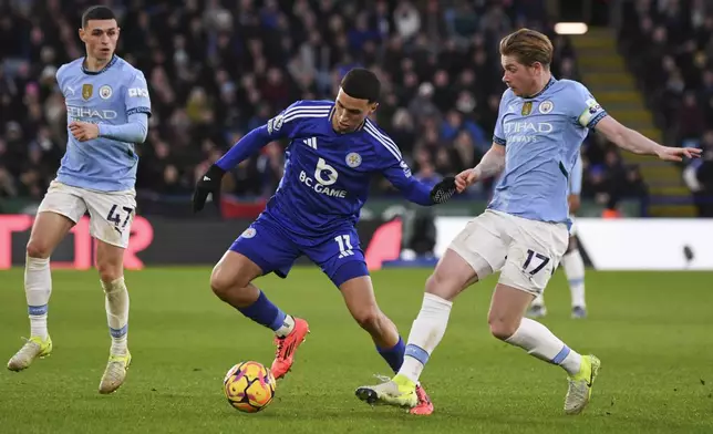 Leicester's Bilal El Khannous, center, duels for the ball with Manchester City's Kevin De Bruyne, right, during the English Premier League soccer match between Leicester City and Manchester City at King Power stadium in Leicester, England, Sunday, Dec. 29, 2024. (AP Photo/Rui Vieira)