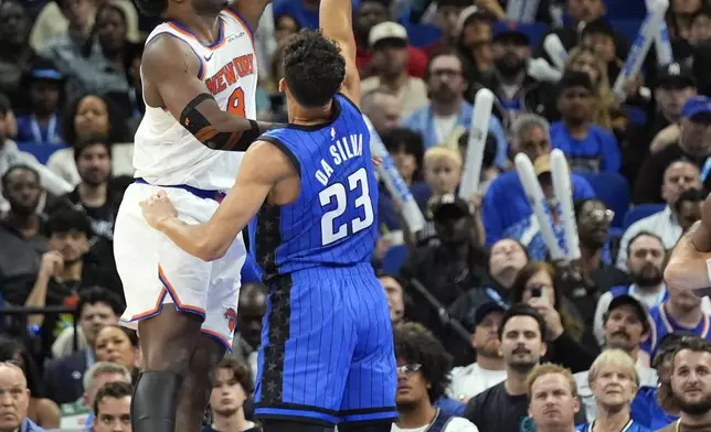 New York Knicks forward OG Anunoby, left, makes a shot over Orlando Magic forward Tristan da Silva (23) during the second half of an NBA basketball game, Friday, Dec. 27, 2024, in Orlando, Fla. (AP Photo/John Raoux)