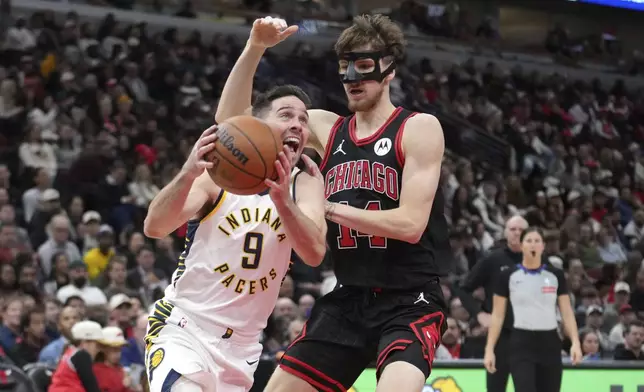 Indiana Pacers' T.J. McConnell drives to the basket as Chicago Bulls' Matas Buzelis defends during the second half of an NBA basketball game Friday, Dec. 6, 2024, in Chicago. (AP Photo/Charles Rex Arbogast)