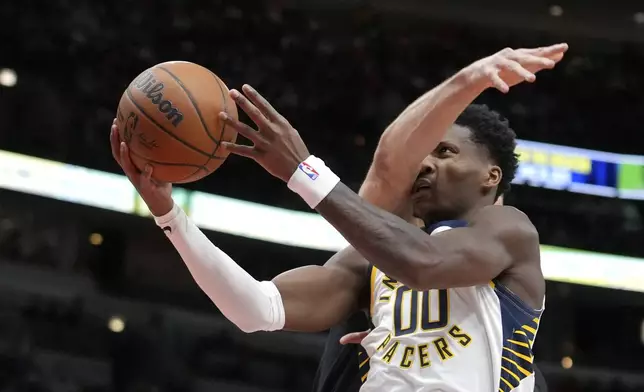 Indiana Pacers' Bennedict Mathurin is fouled by Chicago Bulls' Nikola Vucevic as Mathurin drives to the basket during the second half of an NBA basketball game Friday, Dec. 6, 2024, in Chicago. (AP Photo/Charles Rex Arbogast)