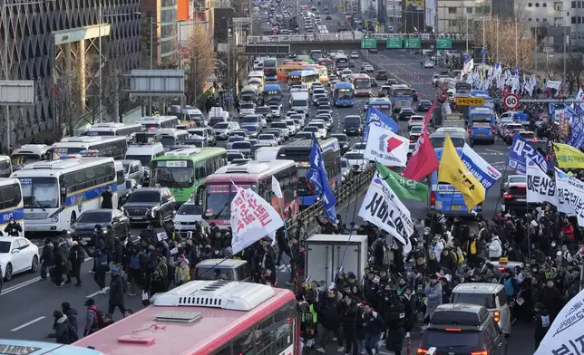 Members of the Korean Confederation of Trade Unions march toward the presidential residence during a rally demanding the arrest of impeached President Yoon Suk Yeol in Seoul, South Korea, Friday, Jan. 3, 2025. (AP Photo/Ahn Young-joon)