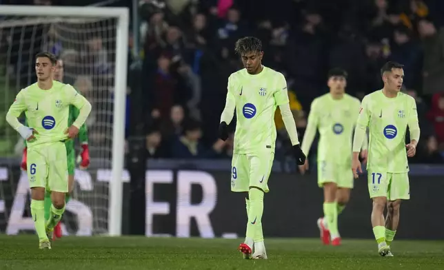 Barcelona's Lamine Yamal, center, reacts after Getafe's goal during a Spanish La Liga soccer match at the Coliseum Alfonso Perez stadium in Getafe, Spain, Saturday, Jan. 18, 2025. (AP Photo/Manu Fernandez)