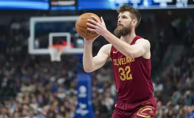 Cleveland Cavaliers forward Dean Wade prepares to shoot against the Dallas Mavericks during the first half of an NBA basketball game, Friday, Jan. 3, 2025, in Dallas. (AP Photo/Julio Cortez)