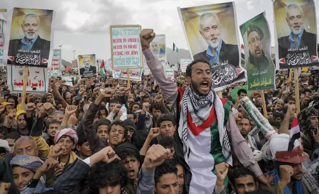 FILE.- Houthi supporters hold posters showing Ismail Haniyeh, a Hamas leader recently assassinated in Tehran during an anti-Israel and anti-American rally in Sanaa, Yemen, Friday, Aug. 16, 2024. (AP Photo/Osamah Abdulrahman,File)