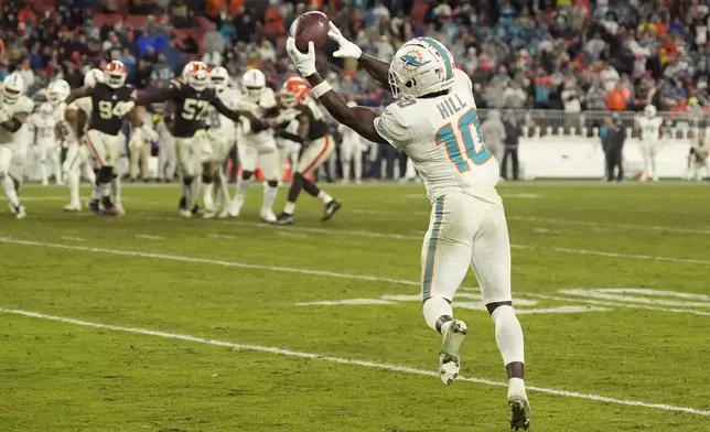 Miami Dolphins wide receiver Tyreek Hill (10) makes a catch during the second half of an NFL football game against the Cleveland Browns Sunday, Dec. 29, 2024, in Cleveland. (AP Photo/Sue Ogrocki)