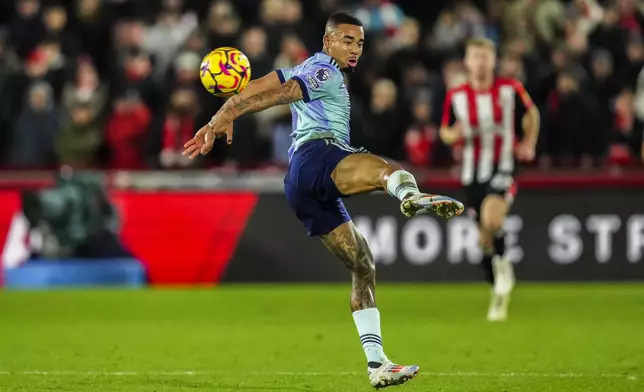 Arsenal's Gabriel Jesus jumps for the ball during the English Premier League soccer match between Brentford and Arsenal at the Gtech Community stadium in London, Wednesday, Jan. 1, 2025. (AP Photo/Kirsty Wigglesworth)