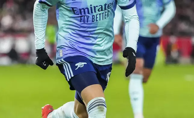 Arsenal's Gabriel Martinelli celebrates after scoring his side third goal during the English Premier League soccer match between Brentford and Arsenal at the Gtech Community stadium in London, Wednesday, Jan. 1, 2025. (AP Photo/Kirsty Wigglesworth)