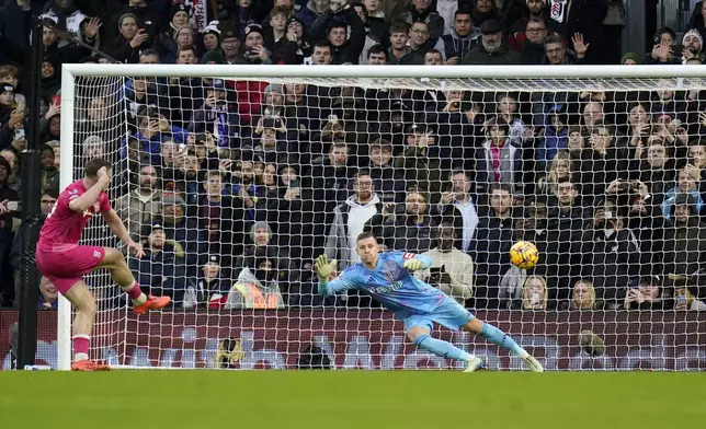 Ipswich Town's Liam Delap, left, scores his sides second goal from the penalty spot during the English Premier League soccer match between Fulham and Ipswich Town at Craven Cottage stadium, London, Sunday Jan. 5, 2025. (Andrew Matthews/PA via AP)