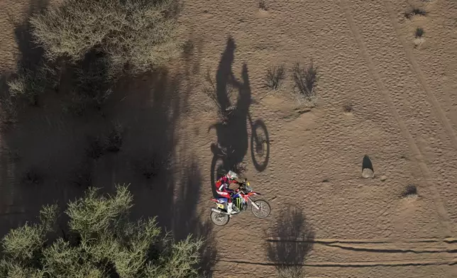 Rider Ricky Brabec competes during the third stage of the Dakar Rally between Bisha and Al-Henakiyah, Saudi Arabia, Tuesday, Jan. 7, 2025. (AP Photo/Christophe Ena)