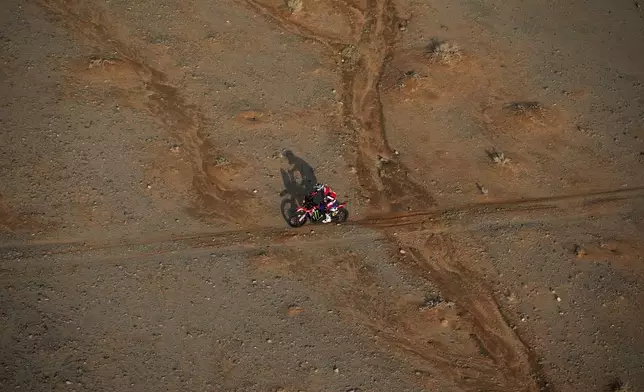Honda rider Tosha Schareina of Spain competes during the seventh stage of the Dakar Rally with start and finish in Al Duwadimi, Saudi Arabia, Sunday, Jan. 12, 2025. (AP Photo/Christophe Ena)