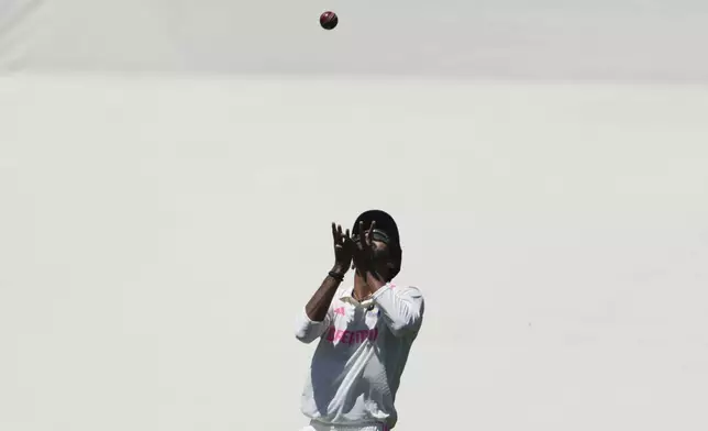 India's Washington Sundar takes a catch to dismiss Australia's Sam Konstas during play on the third day of the fifth cricket test between India and Australia at the Sydney Cricket Ground, in Sydney, Australia, Sunday, Jan. 5, 2025. (AP Photo/Mark Baker)