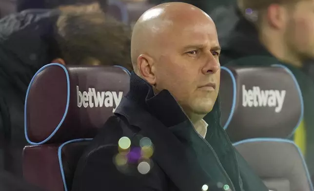 Liverpool's manager Arne Slot looks on before the start of the English Premier League soccer match between West Ham United and Liverpool at the London Stadium in London, Sunday, Dec. 29, 2024. (AP Photo/Kirsty Wigglesworth)