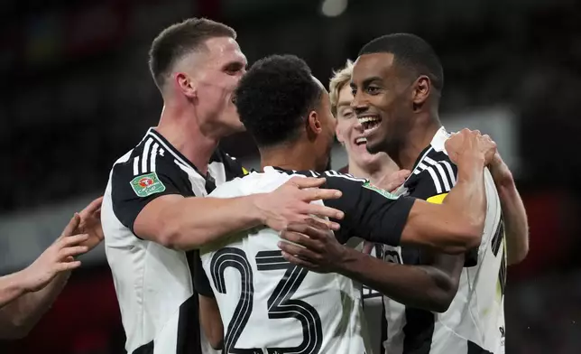 Newcastle's Alexander Isak, right, celebrates with teammates after scoring the opening goal during the English League Cup semifinal first leg soccer match between Arsenal and Newcastle United at the Emirates stadium in London, Tuesday, Jan. 7, 2025. (AP Photo/Kirsty Wigglesworth)