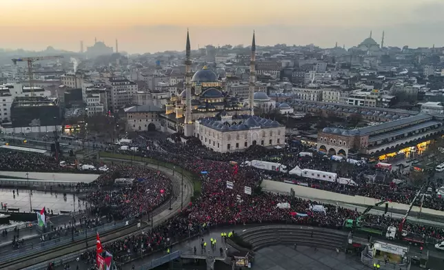 People demonstrate in solidarity with Palestinians amid the ongoing war in Gaza, in Istanbul, Turkey, Wednesday, Jan. 1, 2025. (Sercan Ozkurnazli/DIA Photo via AP)